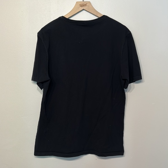 T-shirt in really good conditions. Selling to change my wardrobe a little bit - Picture 2 of 4